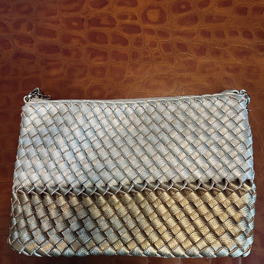 Sondra Robert “Silver/Gold” Woven Shoulder Bag w/ zipper closure and chain. NWT
